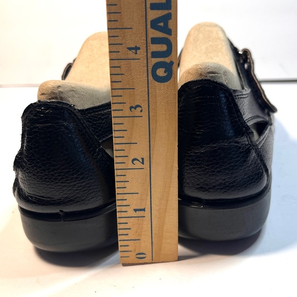 Pierre Dumas Black Flats with Cutout Design - Picture 5 of 8